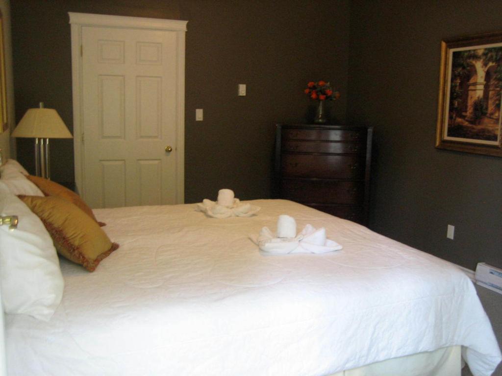 The Lodge At Weir'S Beach Metchosin Chambre photo
